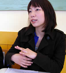 �،��`���r����